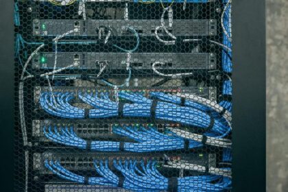 自宅サーバーで火災は起きる？原因と安全対策を徹底解説【中古サーバーは特に注意して！！】の記事アイキャッチ画像